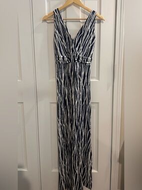 Sleeveless Navy & White V-Neck Maxi Dress with Gathered Waist